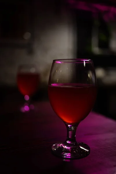 Rode alcoholische drank close-up luxe levensstijl — Stockfoto