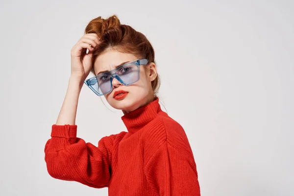 Žena červené rty atraktivní vzhled studio zábava model — Stock fotografie