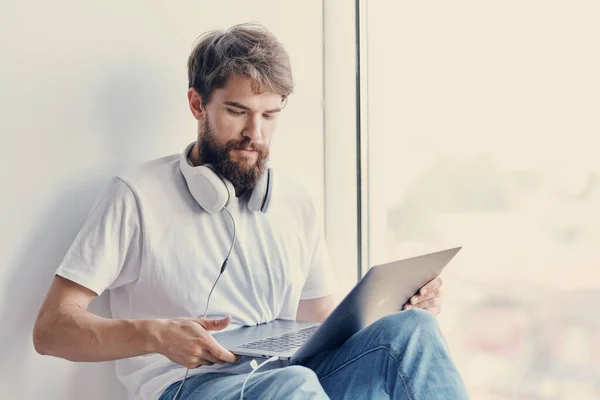 bearded man with laptop entertainment technologies