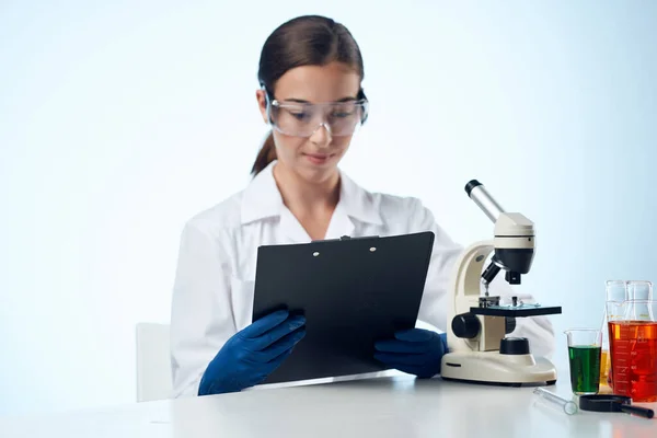 Donne medico scienza esperimenti di ricerca — Foto Stock