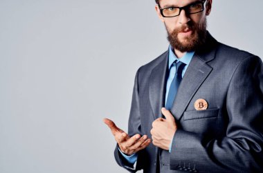 Sanal para stüdyosu yetkilisinin elinde kripto para var.