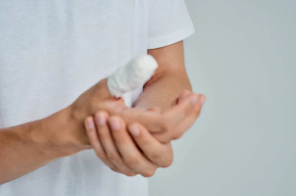 Bandaged thumb injury hospitalization close-up — Stock Photo, Image