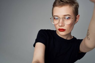 Güzel kadın kozmetik çekici poz veren yaşam tarzı