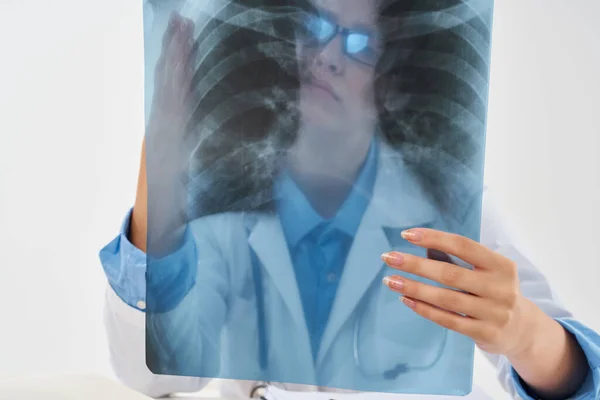 Orvos röntgen tüdő diagnosztika kezelés — Stock Fotó