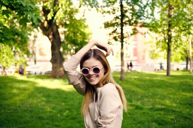 Güzel bir kadın yaz mankeni.