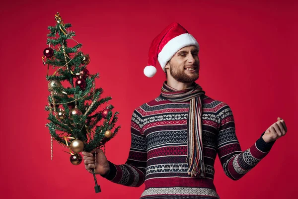 Duygusal adam Noel ağacı oyuncakları stüdyo yaşam tarzı — Stok fotoğraf