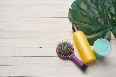 Cilt bakımı krem tarağı yeşil yaprak hijyeni