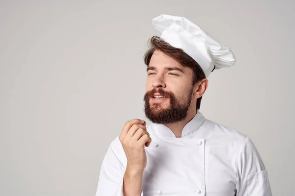 Sakallı adam Şef üniforması yemek pişirme duyguları izole edilmiş arka plan — Stok fotoğraf