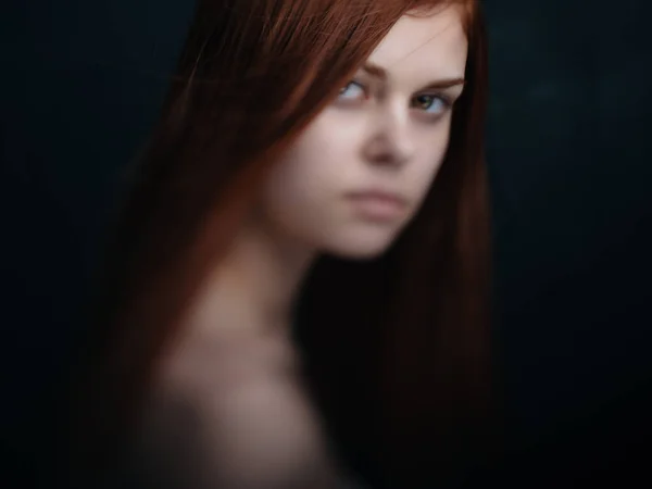 Pretty redhead woman bare shoulders studio clear skin — Stock Photo, Image