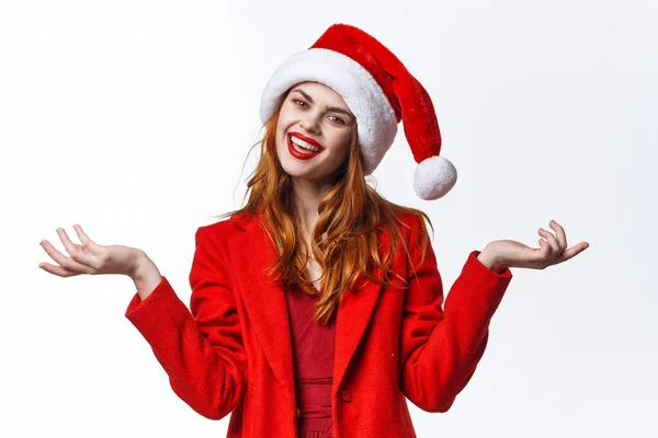 Bonita mujer en traje de santa navidad posando modelo de primer plano —  Fotos de Stock