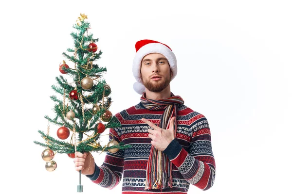 Hombre emocional en Año Nuevo ropa decoración Navidad aislado fondo —  Fotos de Stock