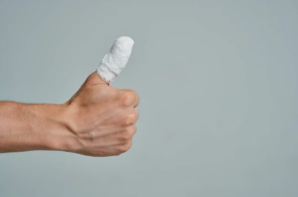 Paciente masculino lesión de la mano tratamiento problemas de salud aislados antecedentes —  Fotos de Stock