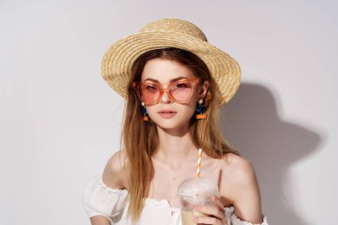 Güzel kadın dekorasyonları göz kamaştırıcı görünümler sergiliyor