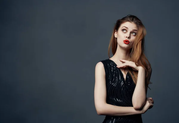 Schöne Frau Rote Haare Charme posiert Kosmetik isoliert Hintergrund — Stockfoto