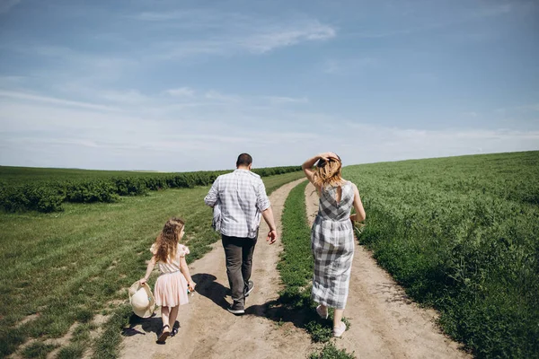 Young Beautiful Family Walking Daughter Nature Summer Have Fun Together — Stock Photo, Image