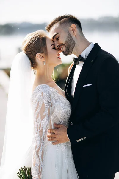 Retrato Cerca Recién Casados Novia Novio Día Boda Cerca Del —  Fotos de Stock