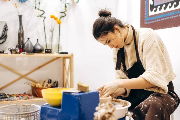 Proceso Creativo Creación Cerámica Por Parte Madre Las Hijas Las —  Fotos de Stock