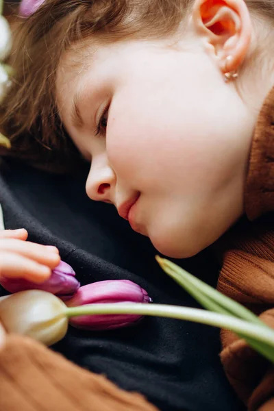 Girl Lies Tulips Dark Background Happy Mother Day — Stock Photo, Image