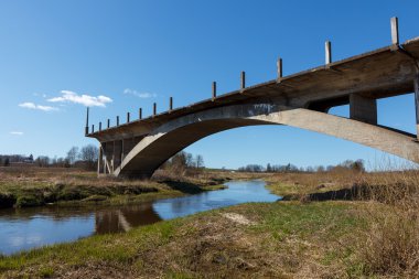 Hiç bir yerde köprü