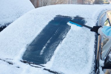 Karlı bir araba Temizleme