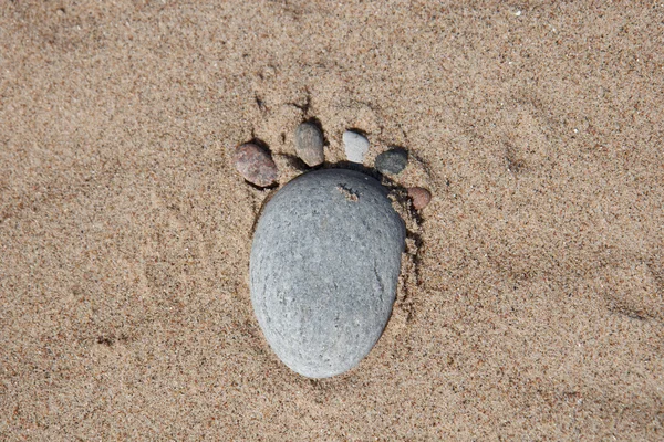 Rock krok v písku — Stock fotografie