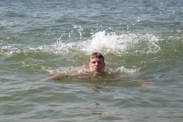 Swimming in the ocean — Stock Photo, Image