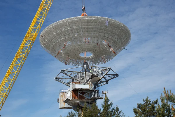 Construção do centro de satélite — Fotografia de Stock