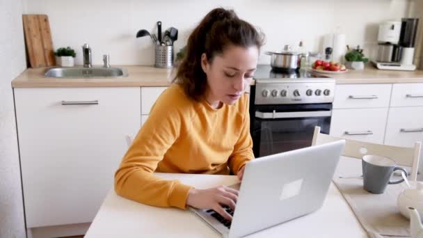 Mobile Office Home Young Woman Sitting Kitchen Home Working Using — Stock Video