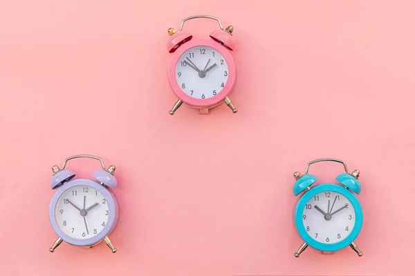 Simplemente Diseño Minimalista Tres Timbre Doble Campana Reloj Despertador Clásico —  Fotos de Stock