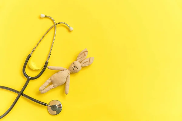 Simplemente Estetoscopio Diseño Minimalista Para Conejitos Equipos Medicina Aislado Sobre —  Fotos de Stock