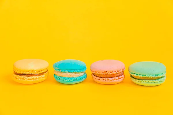 Doce Amêndoa Colorido Unicórnio Rosa Azul Amarelo Macaron Verde Bolo — Fotografia de Stock