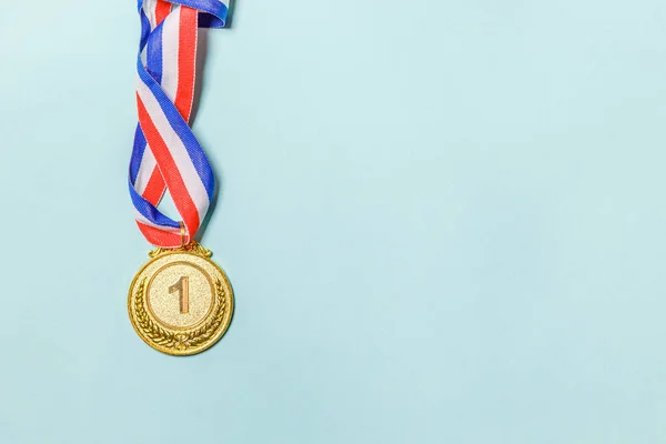 Simply Flat Lay Design Winner Champion Gold Trophy Medal Isolated — Stock Photo, Image