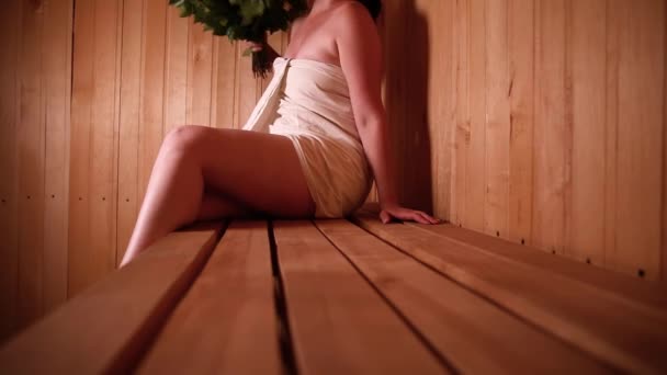 Tradicional Velha Casa Banho Russa Spa Concept Mulher Relaxante Sauna — Vídeo de Stock