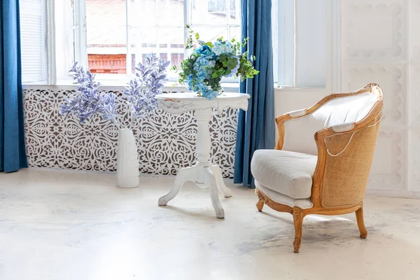 Belo Luxo Clássico Branco Brilhante Quarto Interior Limpo Estilo Barroco — Fotografia de Stock