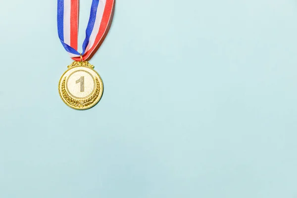 Simply Flat Lay Design Winner Champion Gold Trophy Medal Isolated — Stock Photo, Image