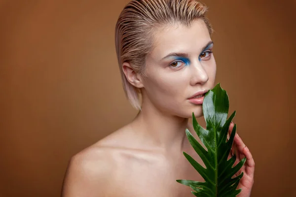 Beauty Portrait Young Blonde Woman Perfect Skin Fashion Make Green — Stock Photo, Image