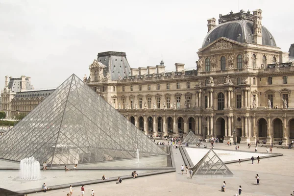 Louvre Párizsi Múzeumban Kívül Belül — Stock Fotó