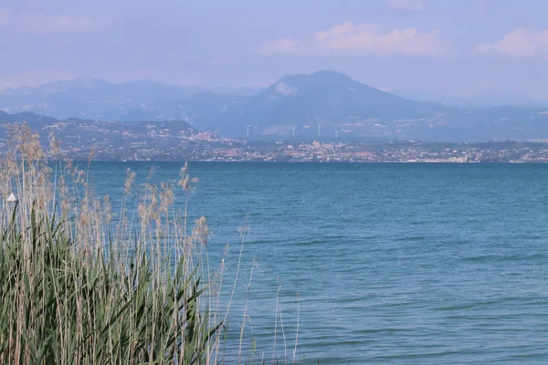 Panorama Příroda Sirmione Garda Jezero Itálie — Stock fotografie