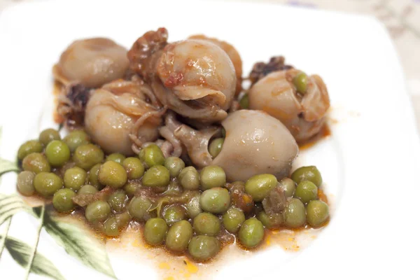 Cuttlefish with peas — Stock Photo, Image