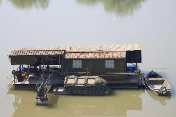 Лодка на реке По — стоковое фото