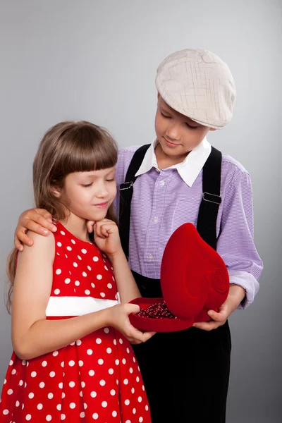 The boy gives beads to the girl. Retro style. — Stock Photo, Image