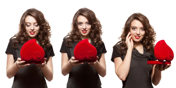 Счастливая женщина открывает подарок на День Святого Валентина — стоковое фото