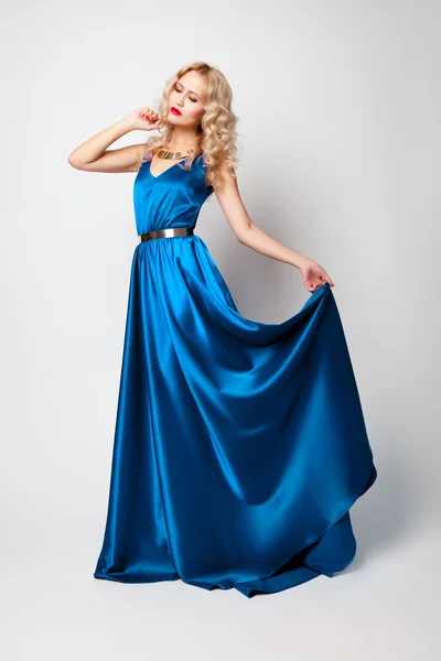 Beautiful woman model posing in blue dress — Stock Photo, Image