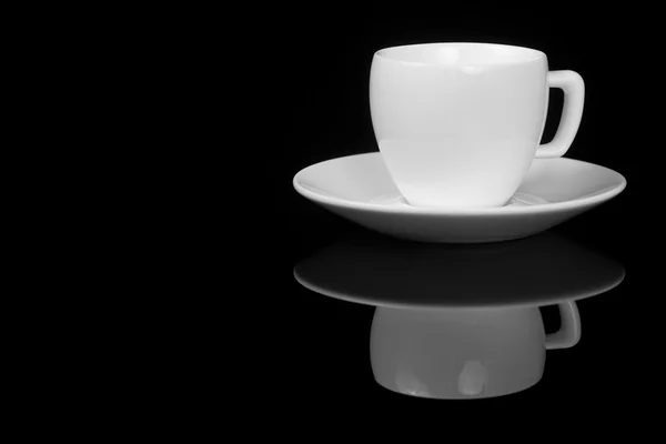 White cup on glossy black background — Stock Photo, Image