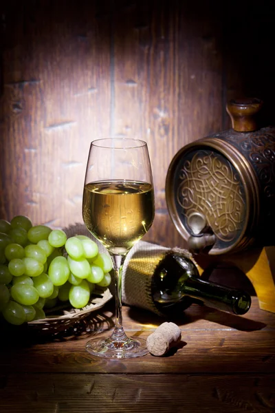 Glass of white wine on blue wooden background — Stock Photo, Image