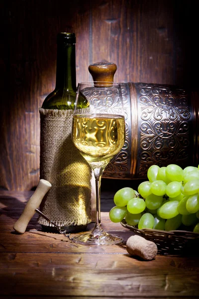 Glass of white wine on blue wooden background — Stock Photo, Image