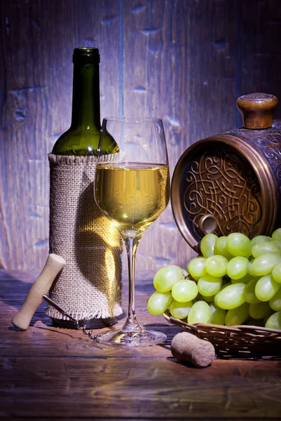 Glass of white wine on blue wooden background — Stock Photo, Image