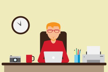 bilgisayarda çalışan memur