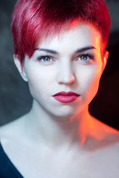 Güzel genç Kızıl saçlı kadın — Stok fotoğraf