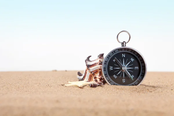 Compass, seashell on and starfish the sea sand — Stock Photo, Image